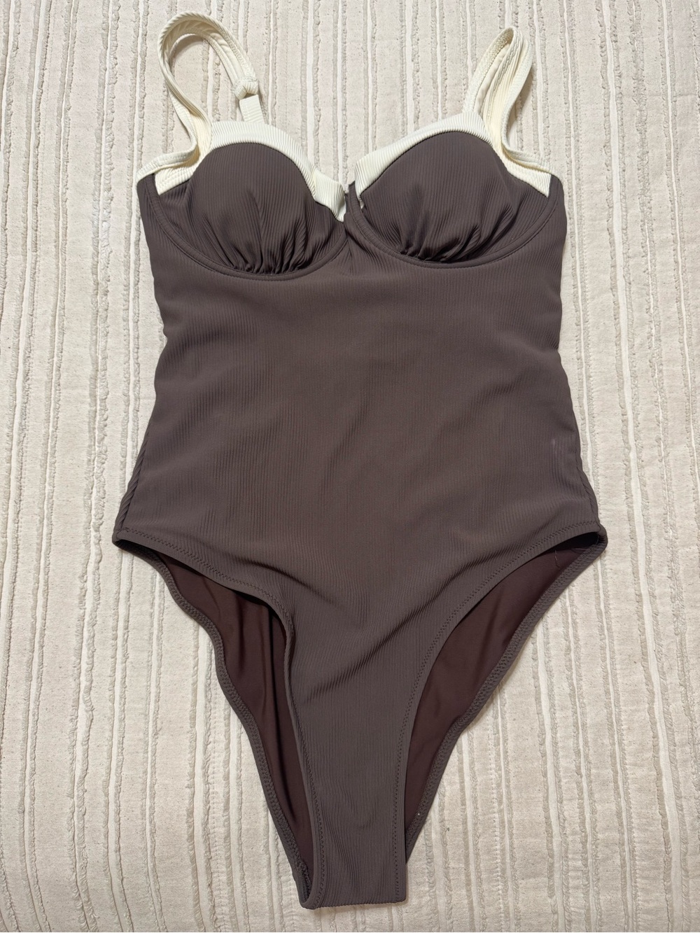Berlook Classic Ribbed Underwire One-Piece Swimsuit in Brown and Cream